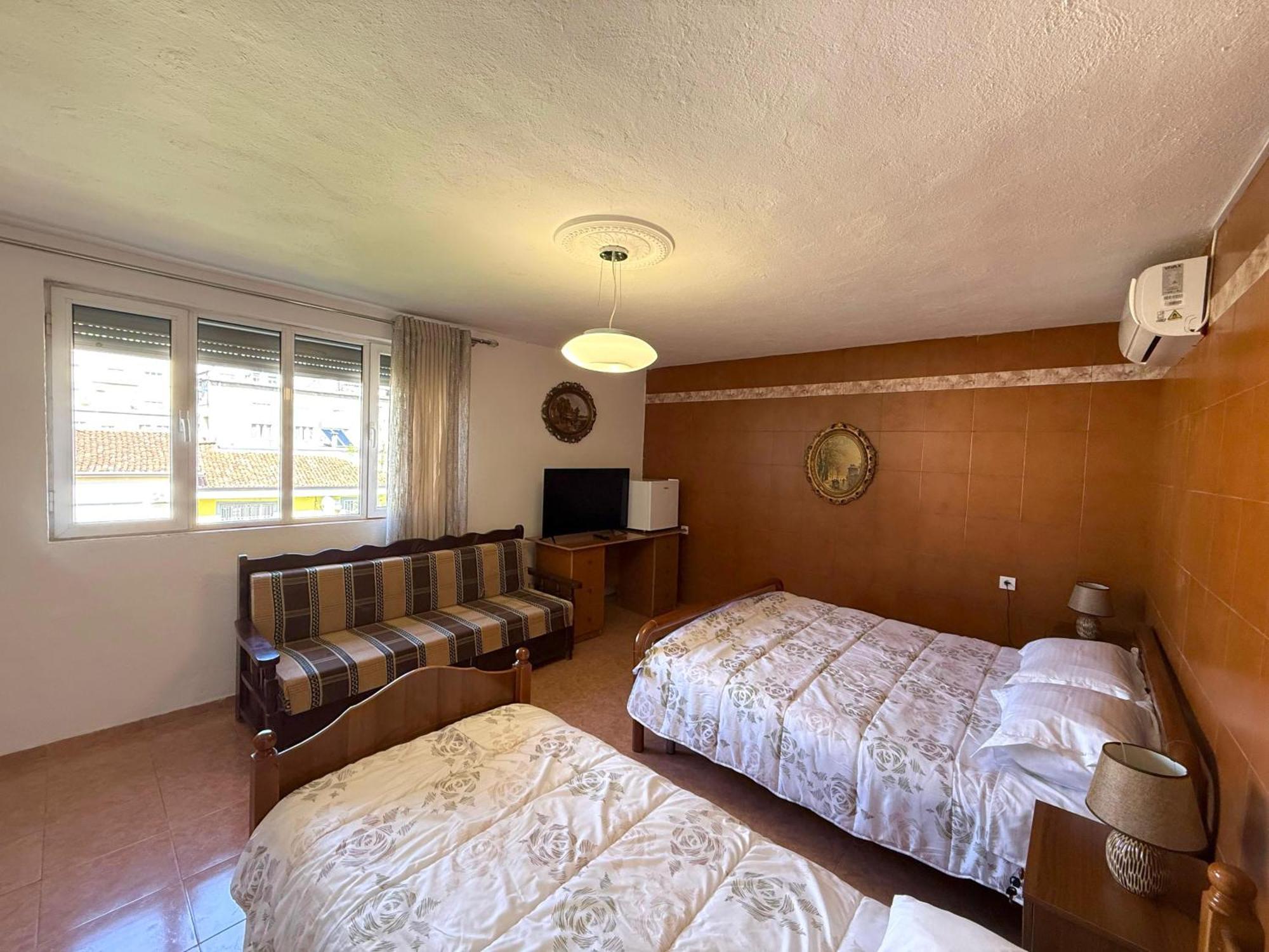 Shkodra Guest House 2 Екстериор снимка