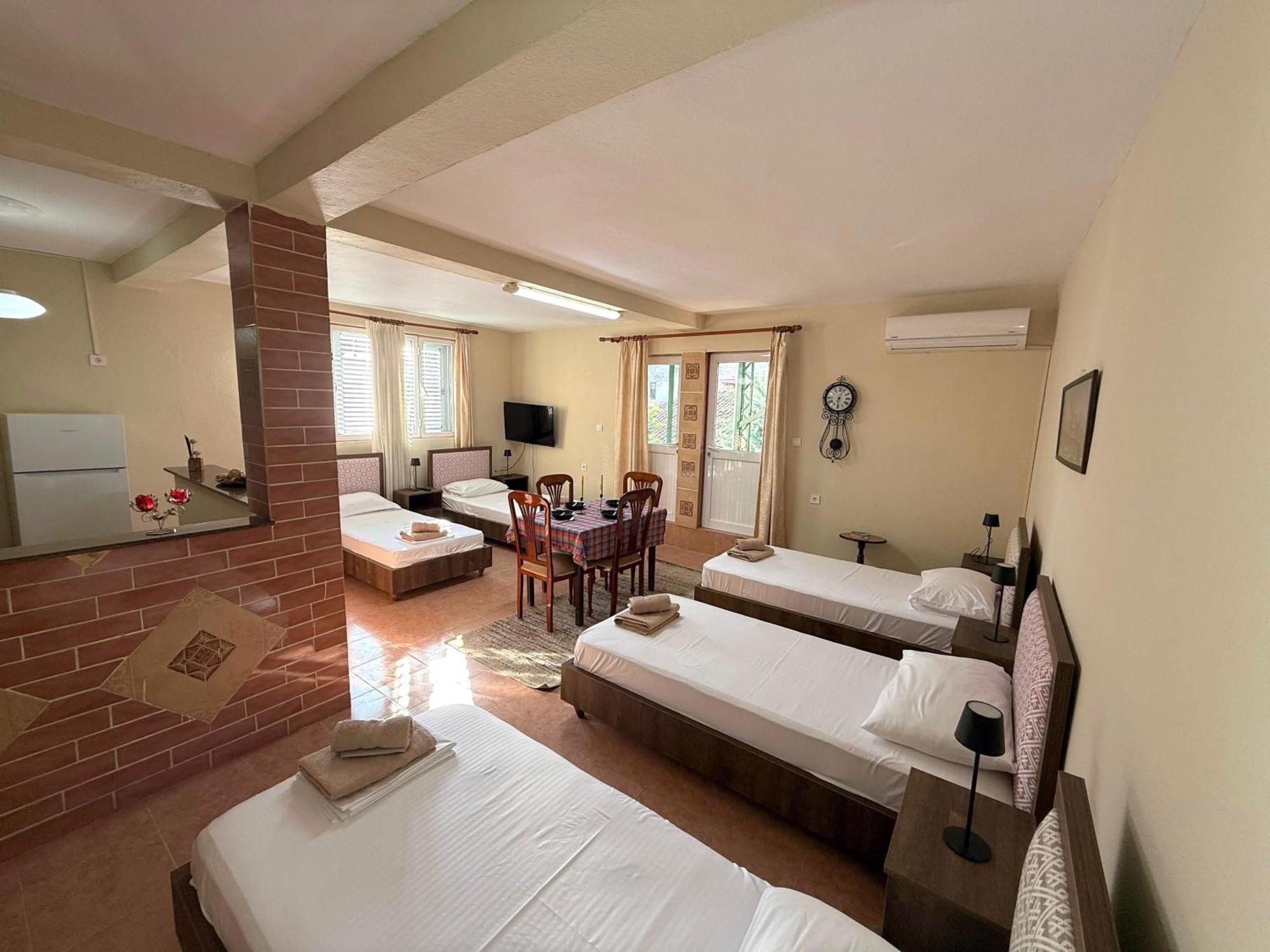 Shkodra Guest House 2 Екстериор снимка