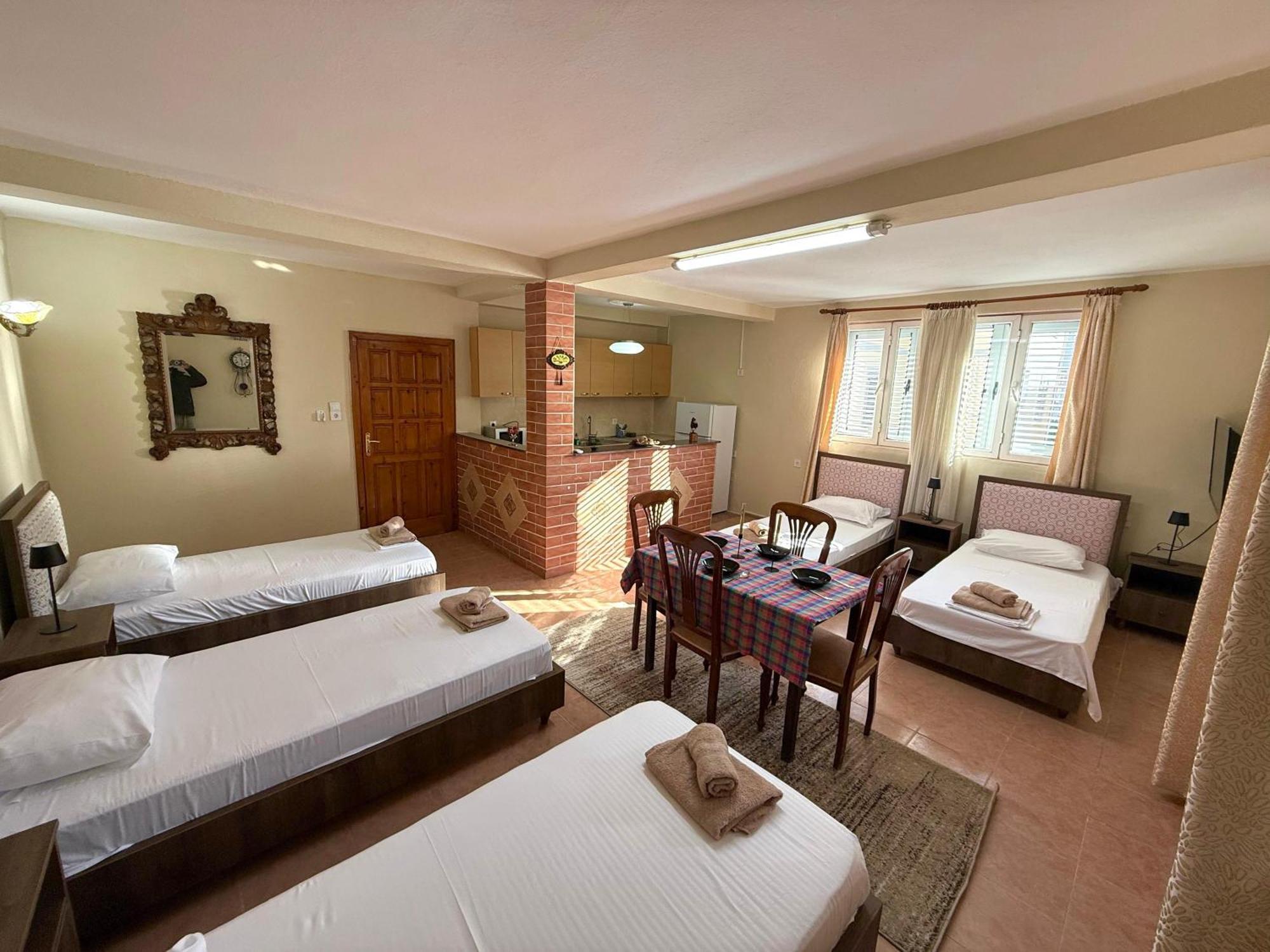 Shkodra Guest House 2 Екстериор снимка