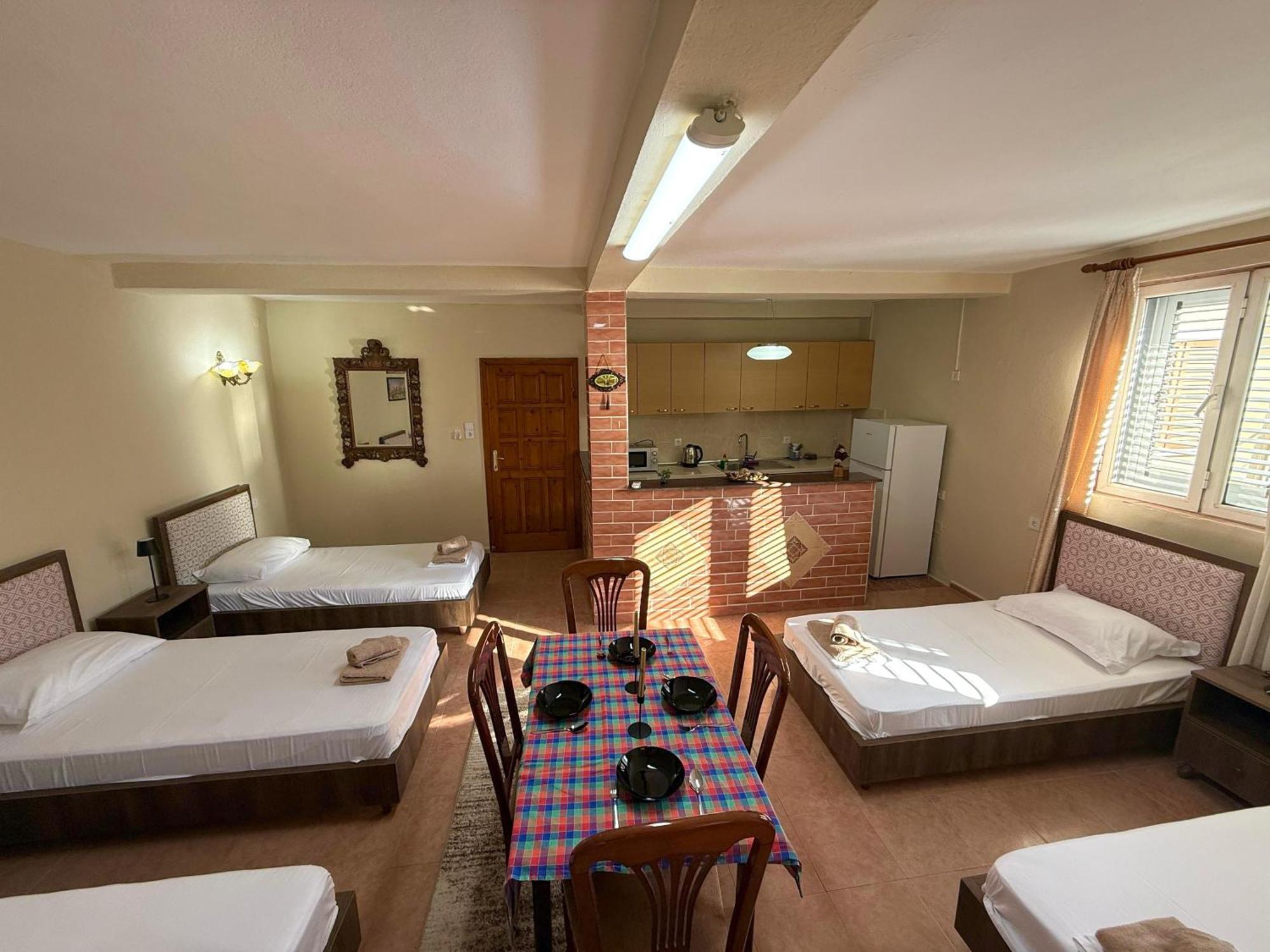 Shkodra Guest House 2 Екстериор снимка