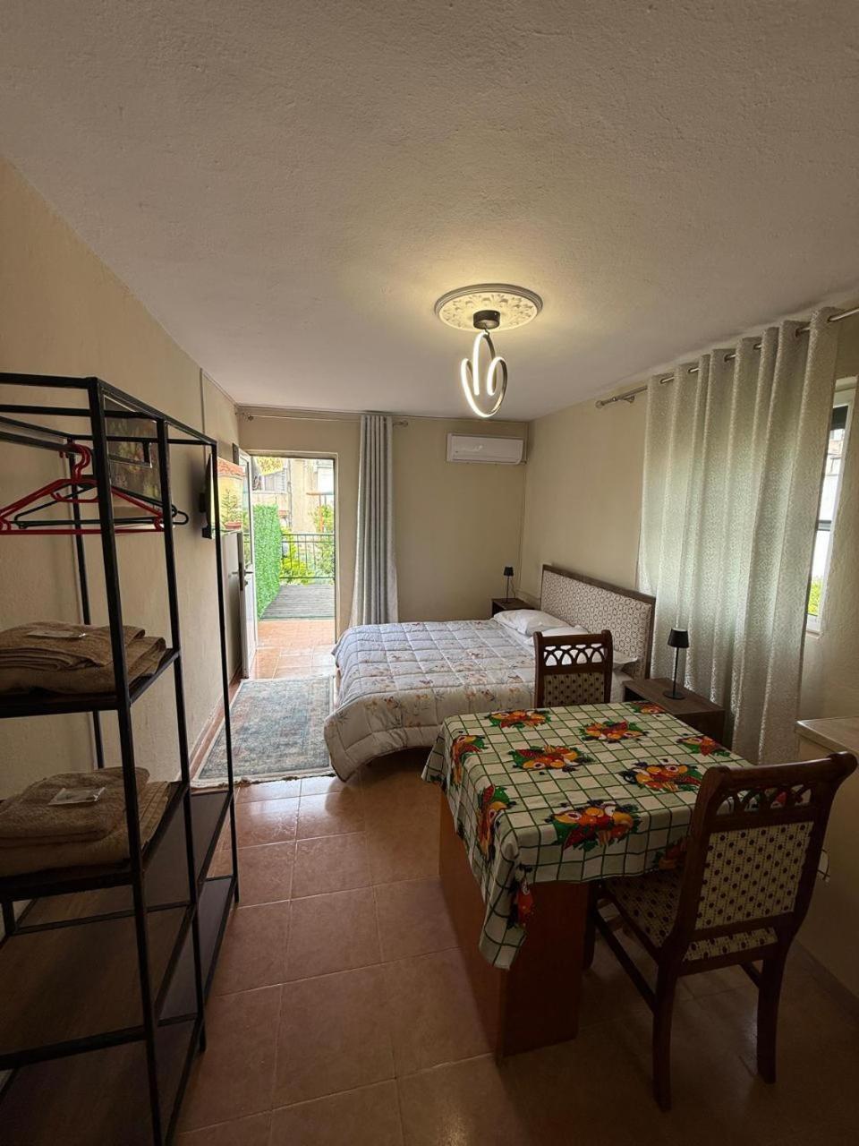Shkodra Guest House 2 Екстериор снимка